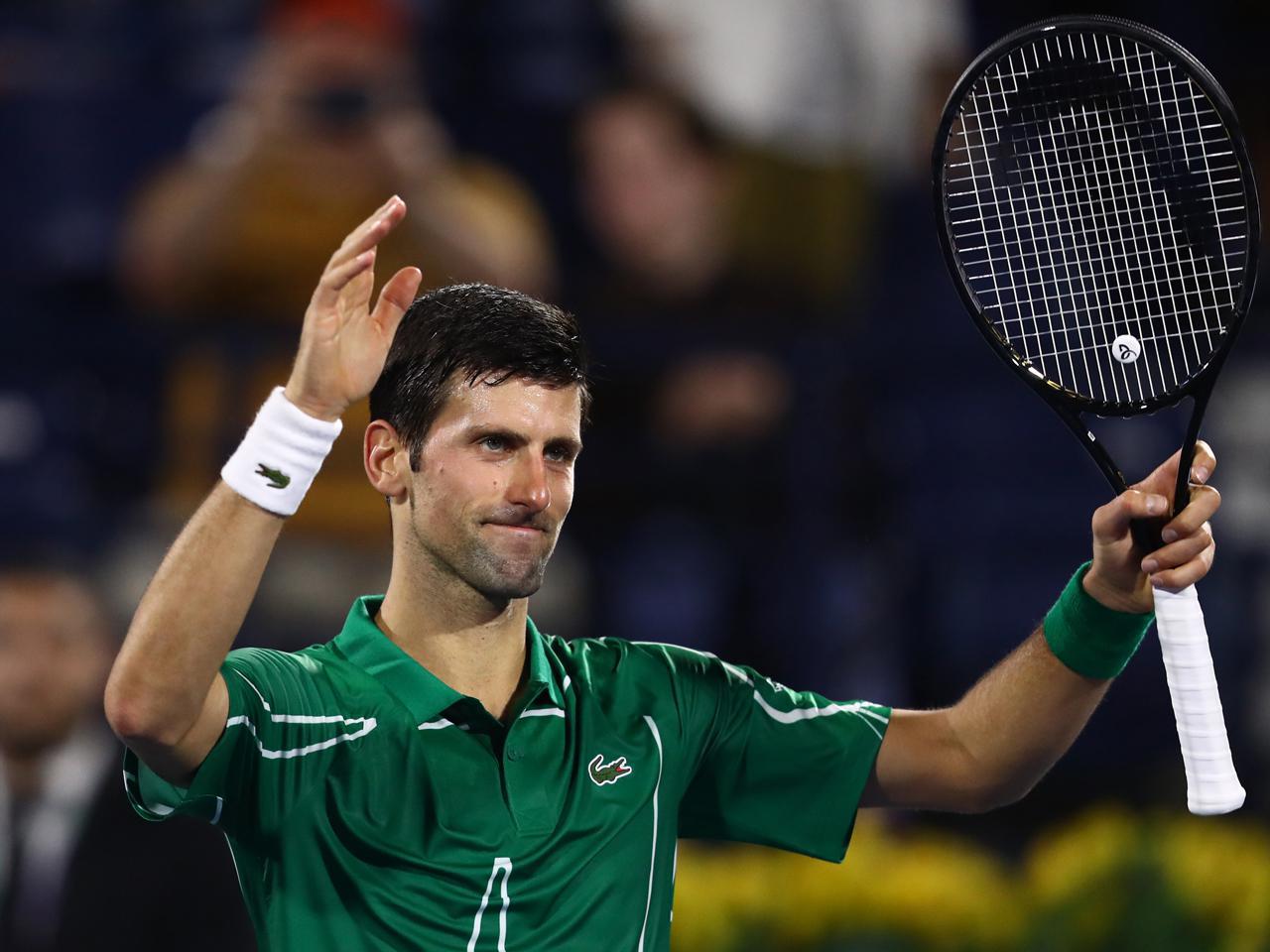 オジェ アリアシムがケベック州の人々を支援するためサイン入り