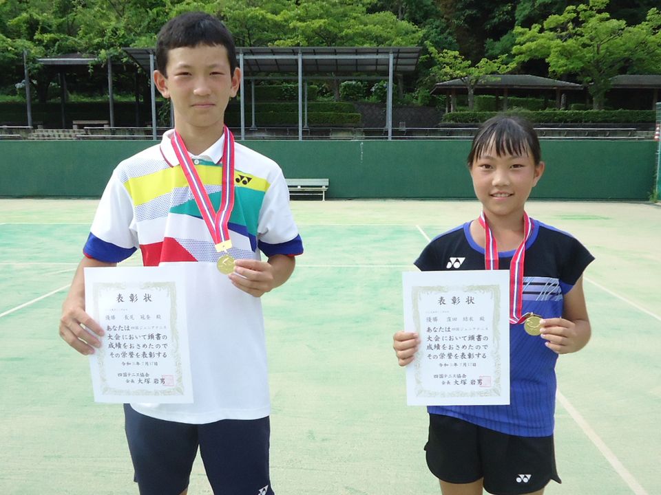 14歳以下は長尾冠奎 高知 Skop と窪田結衣 愛媛 愛媛トレセン が優勝 2021四国ジュニア テニス マガジンonline Tennismagazine Jp