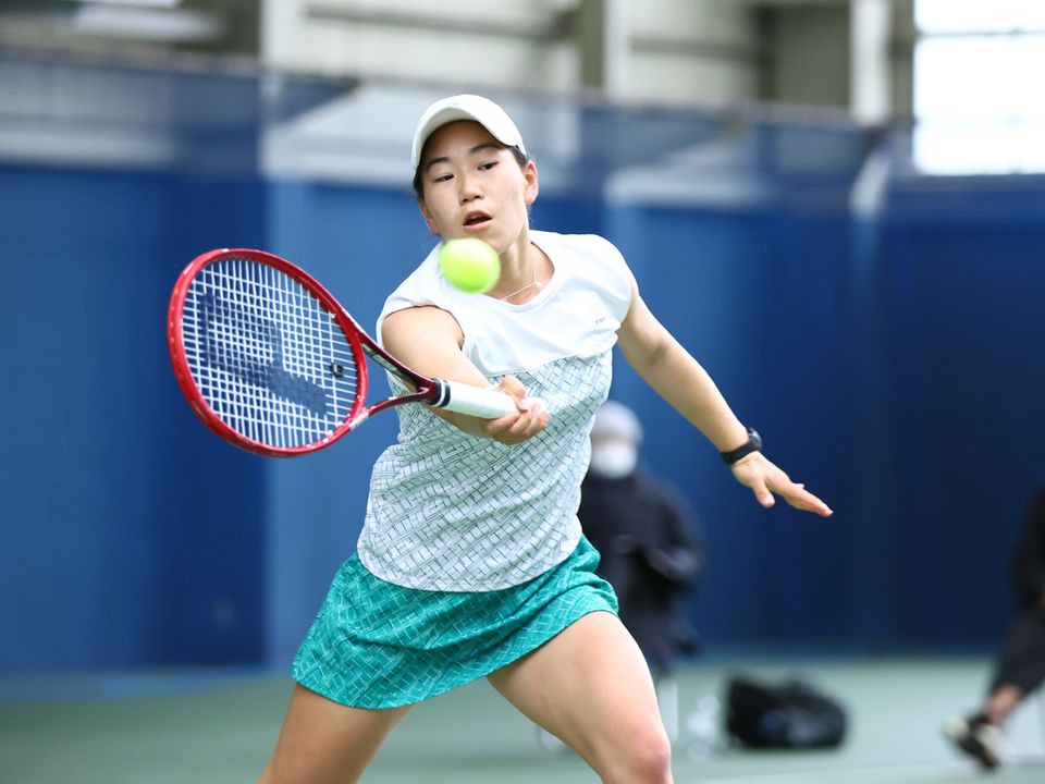 昨年のインカレ女王 阿部宏美 筑波大3年 が室内初優勝 永田杏里 慶應義塾大3年 をフルセットで下す 21インカレ室内 テニス マガジンonline Tennismagazine Jp