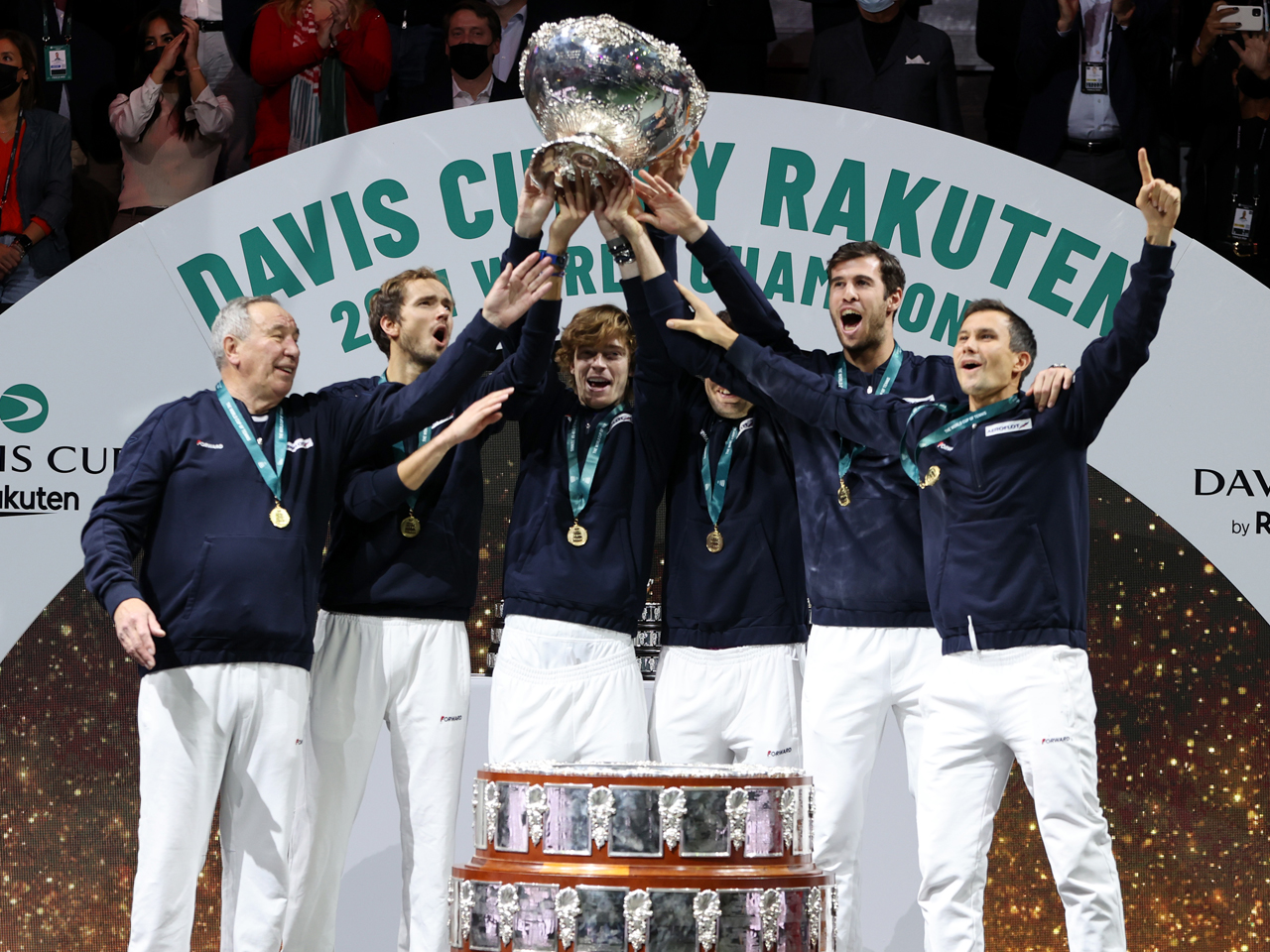 メドベージェフが率いるロシアが15年ぶりの優勝、今季のチーム戦は
