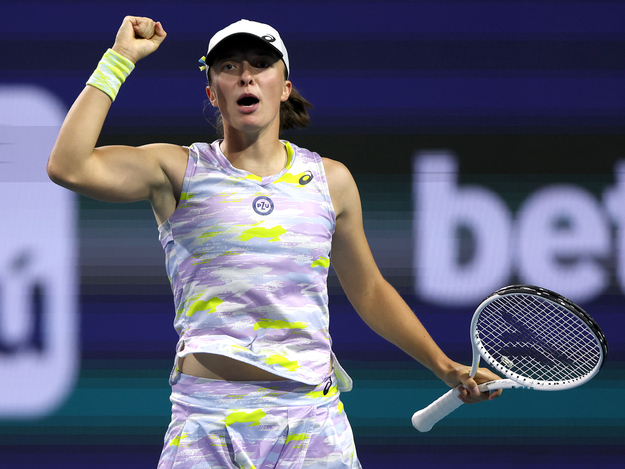 シフィオンテクが初戦に快勝、バーティの電撃引退で世界ナンバーワンが