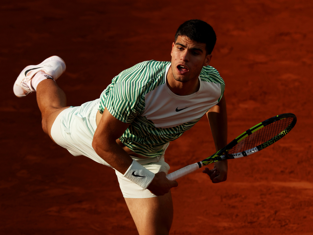 アルカラスとジョコビッチが終盤に抵抗を受けながらも揃って初戦に