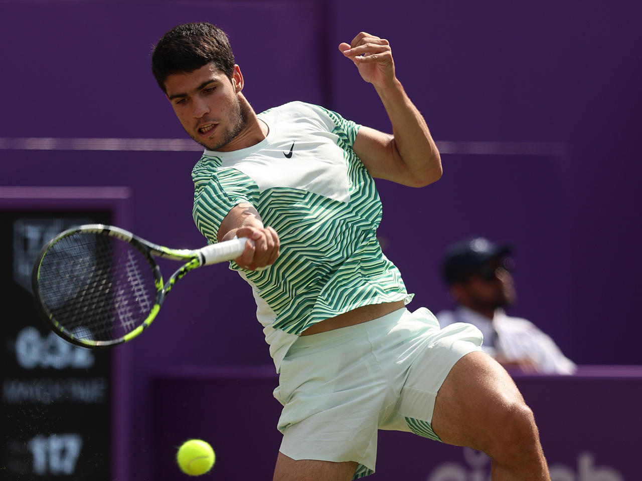 アルカラスがツアーレベルのグラスコート大会で初の8強入り「今日の