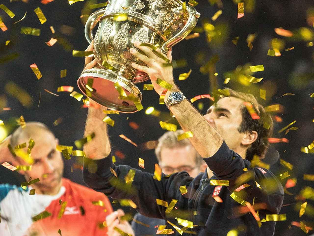 フェデラーがチチパスを退け、決勝でデミノーと初対戦 [スイス