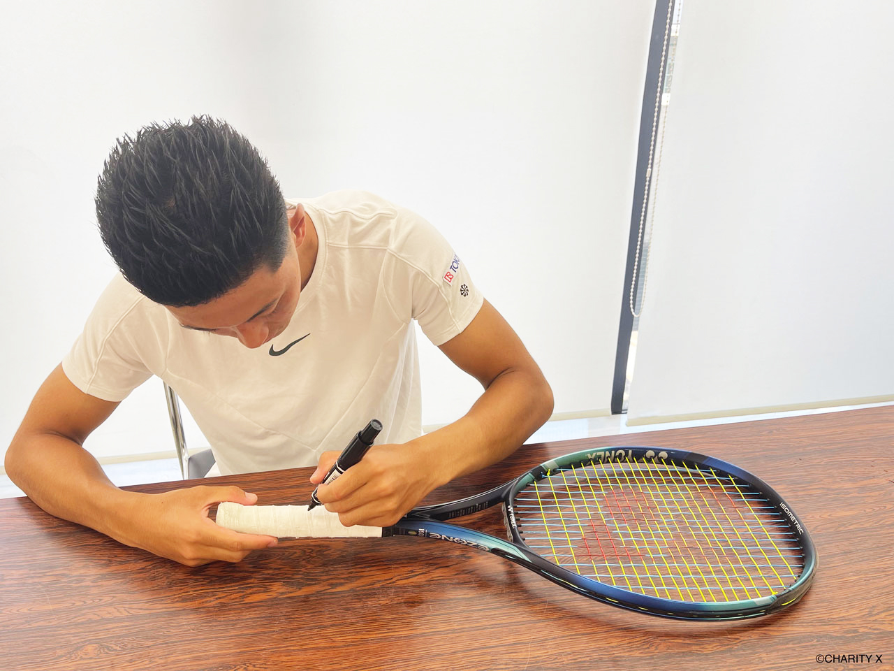 2023年全仏・ウインブルドン優勝の小田凱人がサイン入り使用