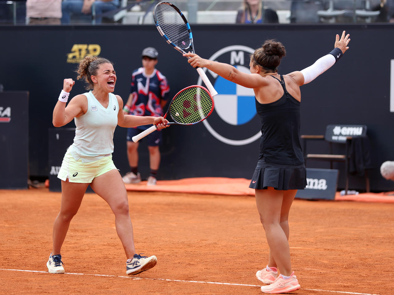 女子ダブルスはノーシードから快進撃のエラーニ／パオリーニが地元優勝