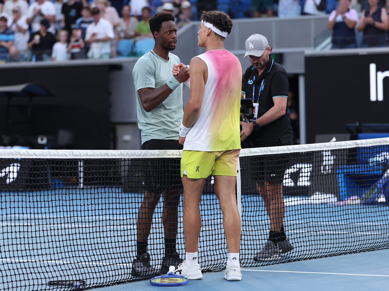 シェルトンが相手の途中棄権で2年ぶりのベスト8進出、力尽きた38歳