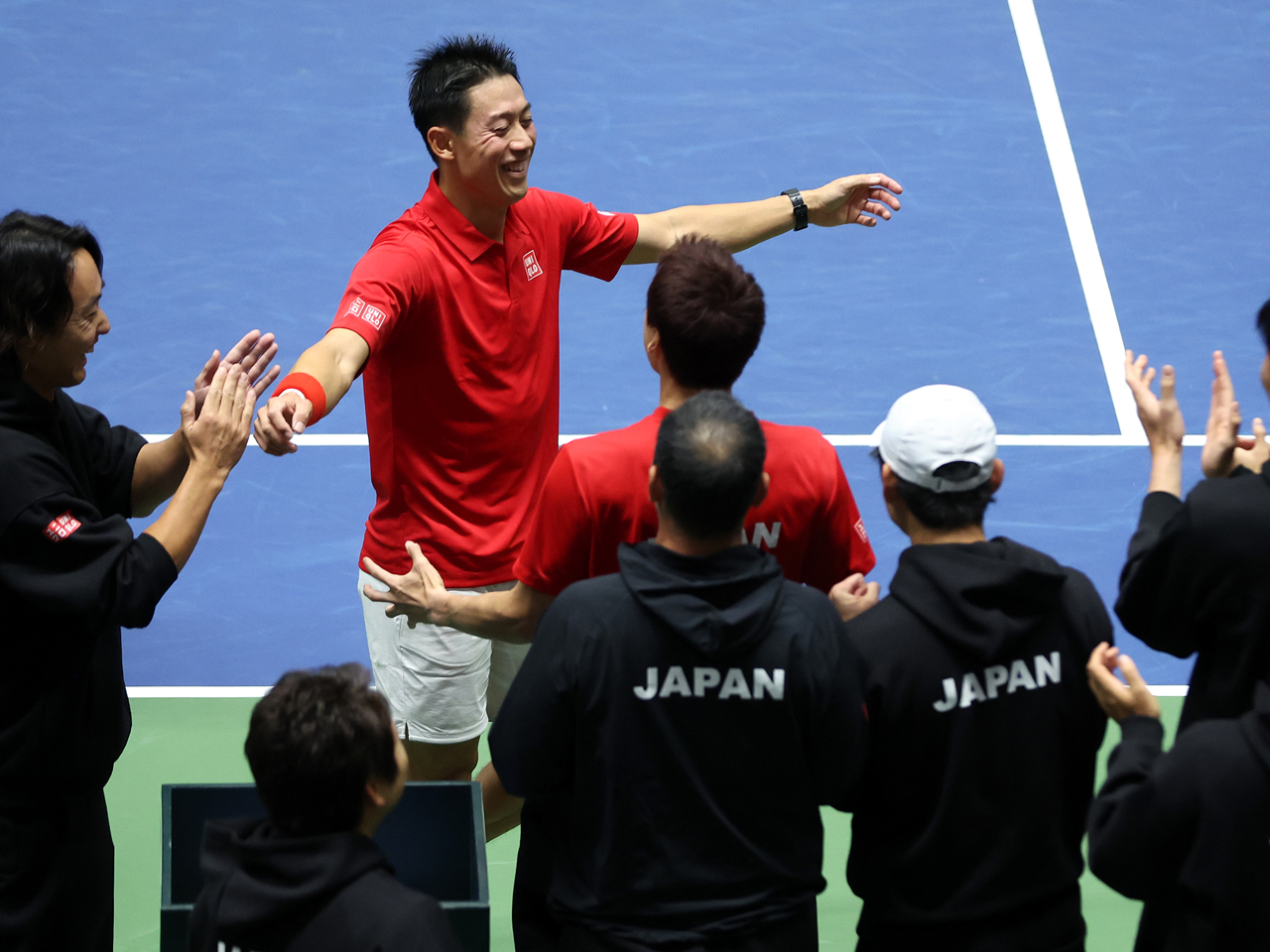 勝負がかかった第5試合で初めてプレーした錦織がハリスをストレートで