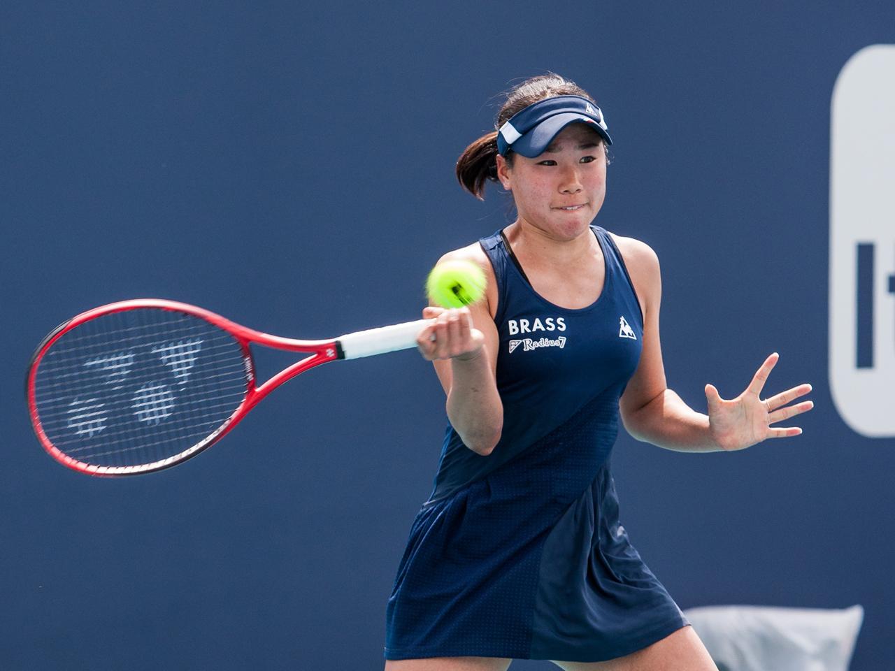 日比野菜緒が2年連続初戦突破、全仏ジュニア女王フェルナンデスとの