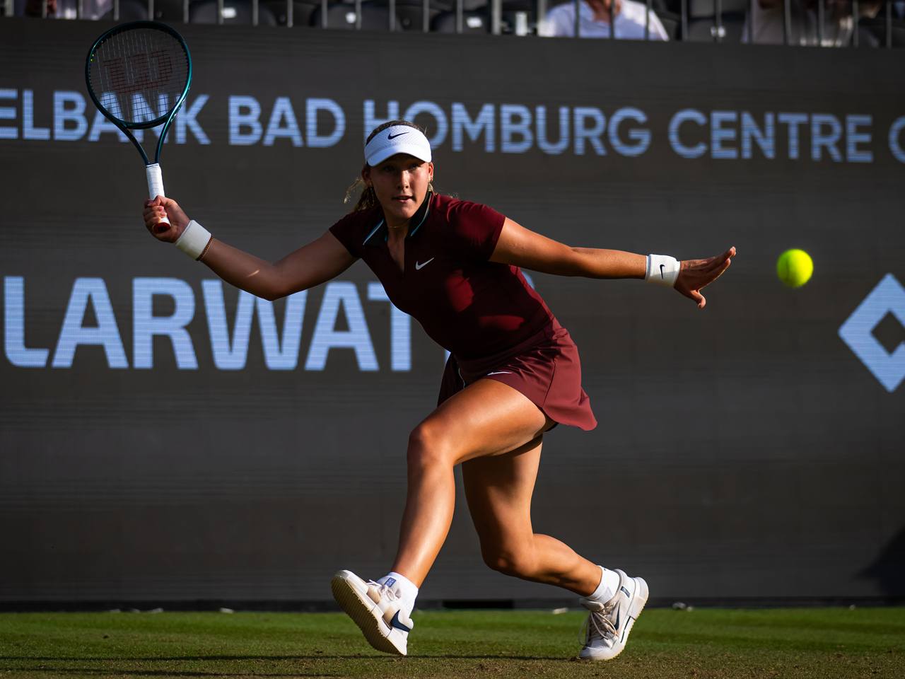 18歳アンドレエワがタウソンに逆転勝利で初戦突破、グラスコートで約2