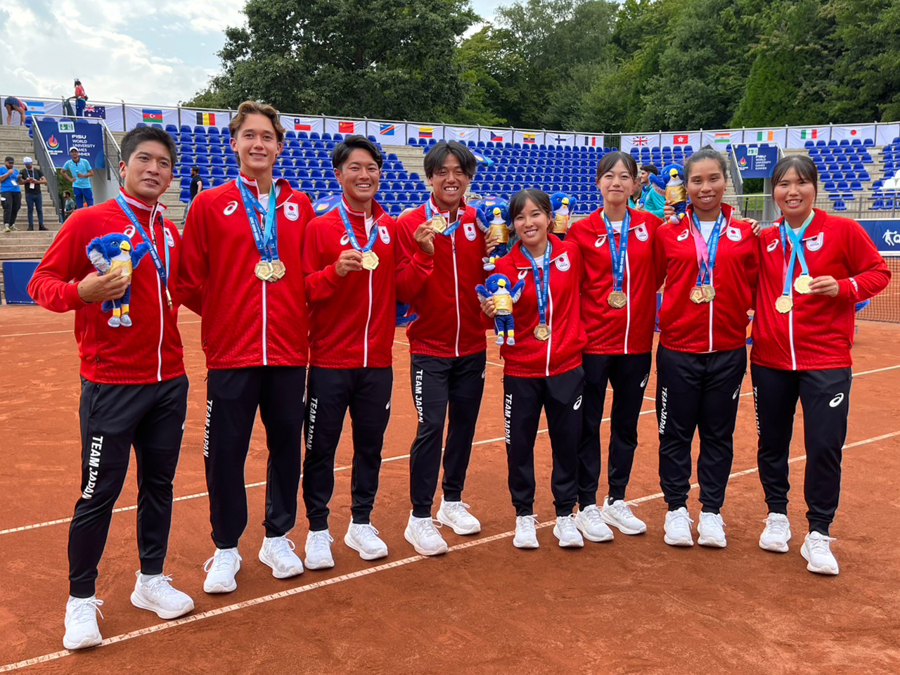 日本代表チームは男子シングルス＆女子ダブルス＆ミックスダブルス