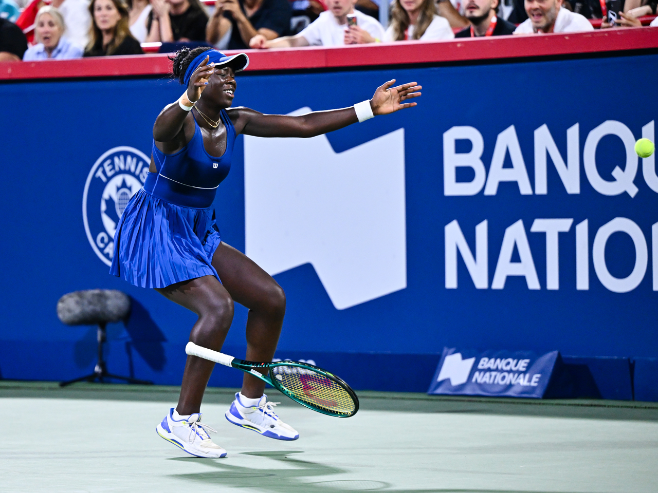 転倒とマッチポイントを克服したエムボコが母国のWTA1000大会で初の