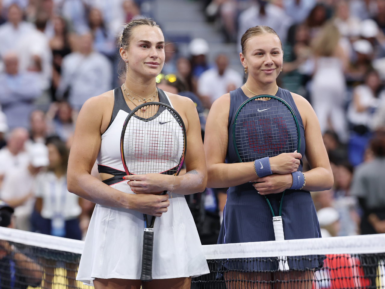 女子決勝は大会連覇を目指すサバレンカがアニシモワから第1セットを