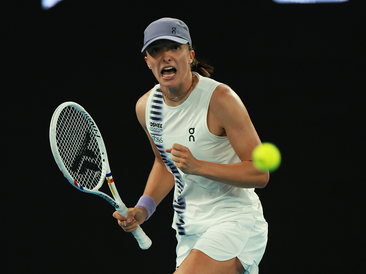 生涯グランドスラムに挑戦するシフィオンテクが苦戦しながらも初戦に