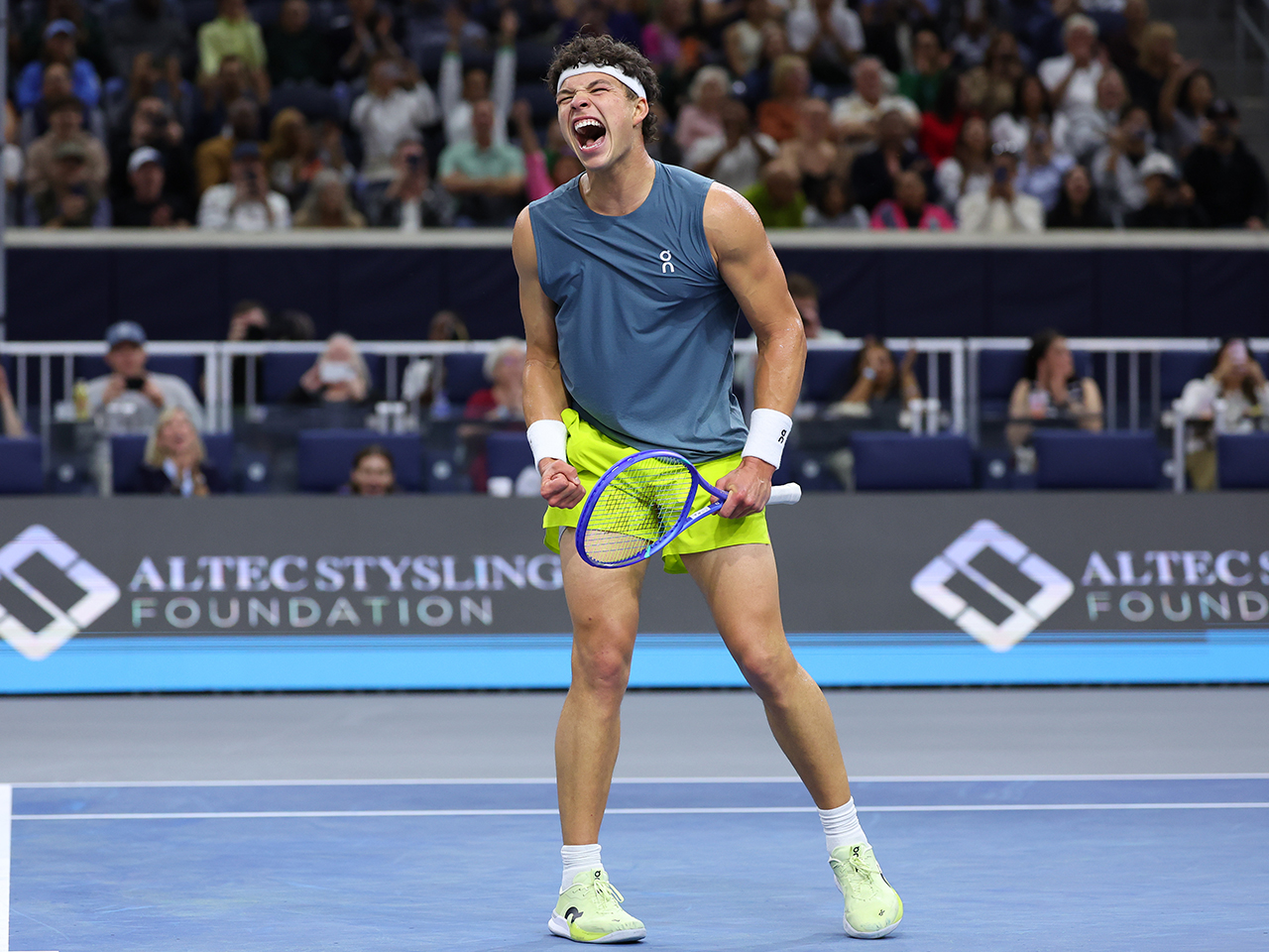 23本のサービスエースを決めたシェルトンが苦闘の末にマナリノを退け