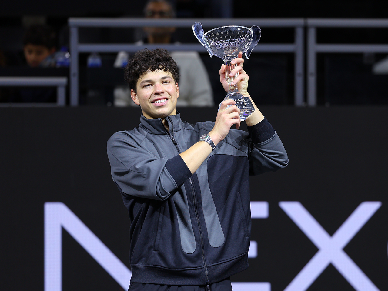 シェルトンが3つのチャンピオンシップポイントを凌いだ末にフリッツを