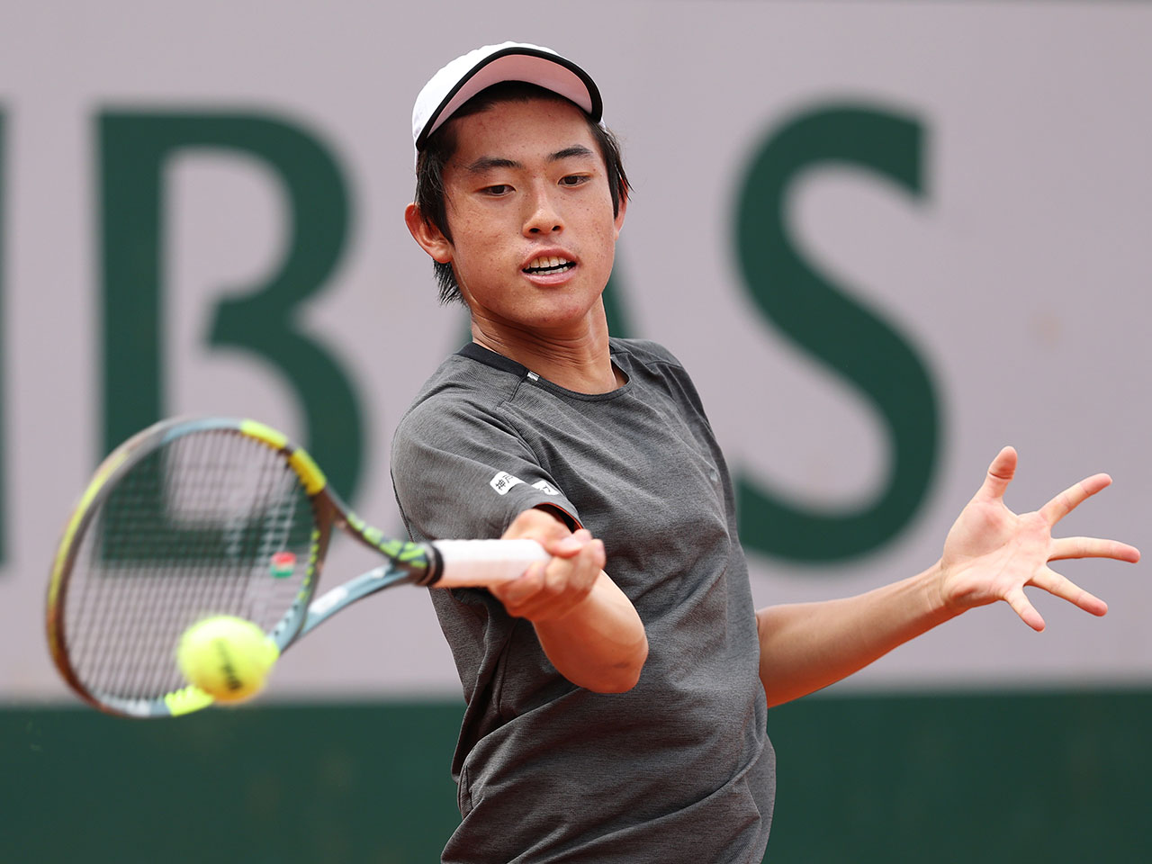 ジュニア男子シングルスの川西飛生が1回戦、渡邉栞太は2回戦で敗退、2