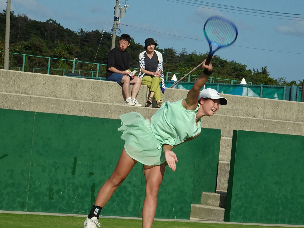 本戦がスタート、15歳の小野沢菜々が8度目の国際プロ大会で本戦初勝利をマーク [W50能登和倉国際女子オープン] | テニスマガジン ...