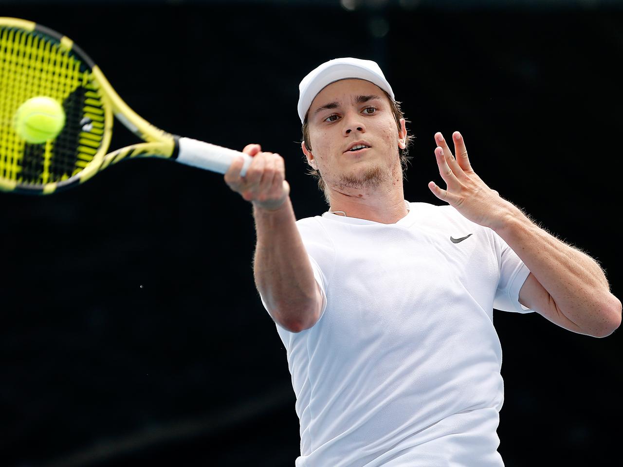 テニスのおじ 初戦で錦織を倒したキツマノビッチがATPツアー初タイトルを獲得