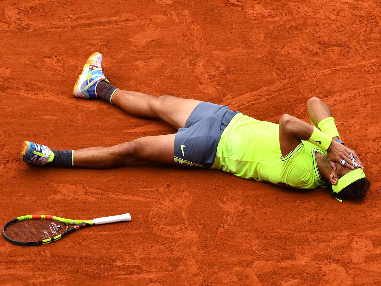 ナダルがティームを4セットで退け3連覇達成、ロラン・ギャロスで12回目