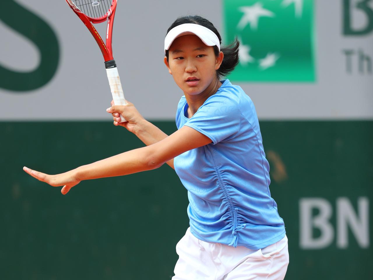 内島萌夏は2回戦突破ならず、佐藤久真莉のダブルスは第2シードに敗退